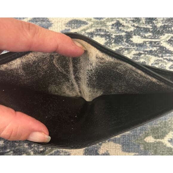 Authentic Vintage Louis Vuitton Black Epi Bi Fold Wallet - Picture 12 of 14